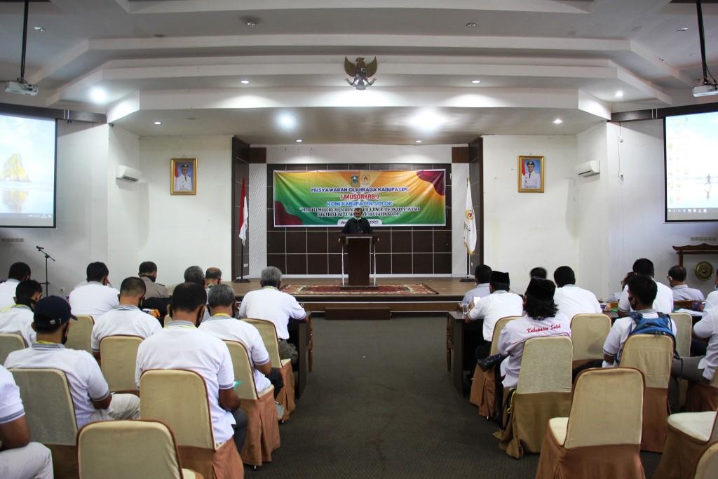 Bupati Solok Gusmal ketika membuka Musorkab